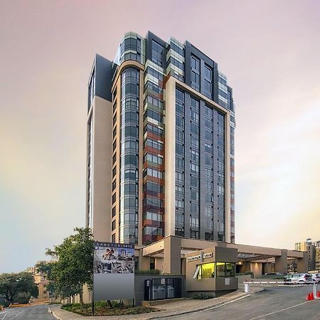 Luxury @ Sandton Skye Johannesburg Exterior photo